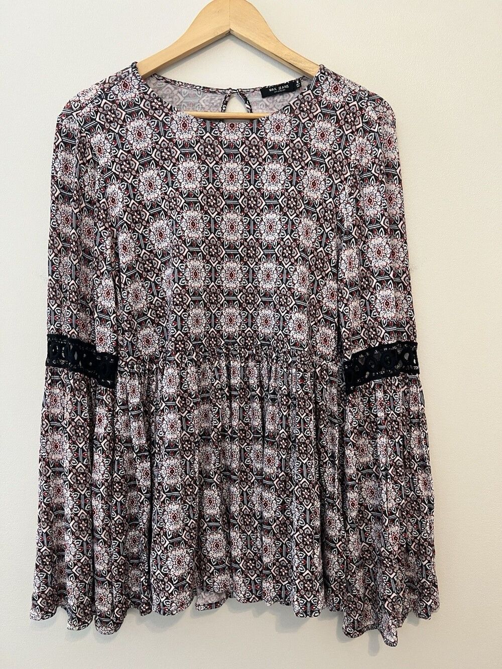 Max Jeans Geometric Print Bell Sleeve Peplum Top Size medium Crochet Lace